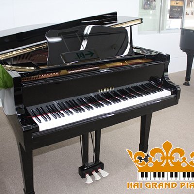GRAND PIANO YAMAHA G5E